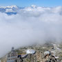 Blick zurück zur Station....weit hinten "glüüsslet" das Matterhorn hervor