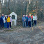 18.03.2026 K514 hinter Dombach-Eichelbacher Hof-Vogelburg-Hasselbach - P1: Gruppenfoto am Bildstock Heilige Anna beim Berghof.