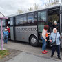 01.04.2026 Hofgut Hühnerkirche-Limbach - P3: Ulla hilft beim Aussteigen.