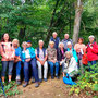 17.09.2025 Rettershof - Rundwanderung (R7 plus Rettershof) - P1: Gruppenfoto kurz vor dem Bahnübergang.