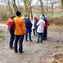 12.02.25 Escher Kopf-Wörsdorf - P1: Kurze Pause am Waldrand vor dem Anstieg zur Hohen Straße.