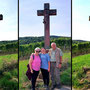 06.08.2025 Kiedrich (Stassen) Rundwanderweg - P1: Ingrid, Mia und Klaus an einem Wegkreuz.