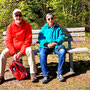 22.04.2026 Rundweg Siedlung Wildpark (über Hohe Kanzel) - P1: Karl und Dorothea genießen die Sonne.