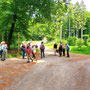 21.05.2025 Rundweg Theißtal - P1: Am höchsten Punkt der Wanderung. Wohin die vier Wege führen, zeigt folgendes Bild.