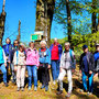 22.04.2026 Rundweg Siedlung Wildpark (über Hohe Kanzel) - P2: Gruppenfoto am Schuhbaum.