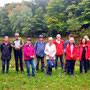 08.10.2025 Rundweg Fischbacher Kopf (über Alsdorfer Weiher) - P1: Gruppenfoto am Alsdorfer Weiher.