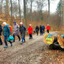 25.03.2026 Rundweg Auf der Schanz-Heftrich-Silbersee - P1: Auf einem gut befestigten Weg unterwegs zum Waldrand oberhalb von Heftrich.
