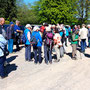 22.04.2026 Rundweg Siedlung Wildpark: Treffpunkt der Wanderinnen und Wanderer auf dem Parkplatz "Sauwasen" im Wildpark Engenhahn.