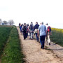 15.04.2026 Wallrabenstein - Graf Walram Rundweg - P1: Ein letzter Anstieg zum Ortsrand von Wallrabenstein.