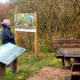 25.03.2026 Rundweg Auf der Schanz-Heftrich-Silbersee - P1: Monika an einem Aussichtsplatz oberhalb von Bermbach.