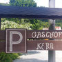 18.06.2025 Rundweg Oberauroff-Ehrenbach-Niederauroff-Oberauroff - P1: Unsere Wanderung begann und endet am Parkplatz des Gasthofs Kern in Oberauroff.