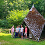 25.06.2025 Bad Schwalbach - Rundweg Kurpark - P1: Gruppenfoto an der Bogerts-Hütte.