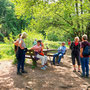 21.05.2025 Rundweg Theißtal - P1: Der kleine Rastplatz am Theißbach im Theißtal lädt zu einer kleinen Pause ein.