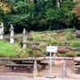 17.09.2025 Rettershof - Rundwanderung (R7 plus Rettershof) - P1: Statuen an einem schön angelegten Garten am Rettershof.