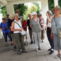 25.06.2025 Bad Schwalbach - Rundweg Kurpark - P3: Zwischen Stahlbadehaus und Weinbrunnen am Beginn des Kurparks.