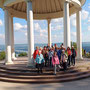01.10.2025 Niederwalddenkmal-Rüdesheim - P2: Gruppenfoto am Tempel am Niederwalddenkmal.
