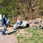 15.04.2026 Wallrabenstein - Graf Walram Rundweg - P1: Kurze Pause an einem kleinen Rastplatz im Wörsbachtal.