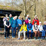 04.03.2026 Wilhelm-Kempf-Haus hinter Niedernhausen-Rambach - P1: Gruppenfoto vor der Wilhelm-Bausch-Hütte von 1984.