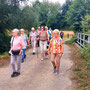 23.07.2025 Escher Kopf-Walsdorf - P1: Wir überqueren die Brücke über den Emsbach kurz vor unserem Ziel, dem Landgasthof "Morcher Mühle" an der B8 bei Walsdorf.
