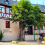 06.08.2025 Kiedrich (Stassen) Rundwanderweg - P1: Dieses Weinhaus ist noch nicht unser Ziel, ...