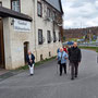 01.04.2026 Hofgut Hühnerkirche-Limbach - P3: Es geht am Hofgut Hühnerkirche vorbei.