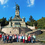 01.10.2025 Niederwalddenkmal-Rüdesheim: Gemeinsames Gruppenfoto am Niederwalddenkmal.