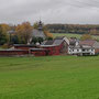 22.10.2025 Rundwanderweg Ober-Niederrod - P3: Zurück in Oberrod mit dem Blick auf die ev. Kirche.