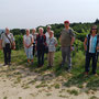 06.08.2025 Kiedrich (Stassen) Rundwanderweg - P2: Gruppenfoto auf dem Klosterbergweg.
