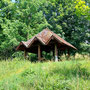 25.06.2025 Bad Schwalbach - Rundweg Kurpark - P1: Eine Hütte kurz vor den Moorgruben.