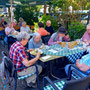 14.05.2025 Hahnstätten, Gaststätte "Ratsstübchen" im Gemeindehaus: Gemütlicher Abschluss unserer Wanderungen bei herrlichem Wetter auf der Terrasse.