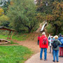 15.10.2025 Radweg an der L3031 (hinter Beuerbach)-Dauborn (über Gnadenthal): Kurze Pause an einem kleinen Rastplatz mit Rutschbahn am Ortsausgang von Gnadenthal.