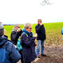 08.01.2025 Würges-Bad Camberg vorbei "Am Waldschloss" - P2: Der Wanderführer gibt einen Neujahrsumtrunk aus.