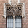 PALACIO DE JUSTICIA. El ventanal gótico procede del palacio del Conde de Arcos, (demolido en 1931) y instalado en 1962 en el sitio actual.