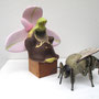 Ophrys bourdon(Ophrys-fuciflora) et Andrène (Andrena) - sculpture taille x 20 - RN Montenach