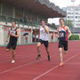 Lorenz im 200 m Lauf knapp vor dem Ziel