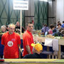 Bulgarischen Modulisten vor Ihren Modulen und Ihrem Bhf. Gavrailovo