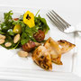 Gegrillter Tintenfisch mit Bohnen-Wildkräuter-Salat ©M.Schröder/CM Digital Color