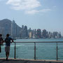 Die Jungs mit Blick auf Hongkong Island