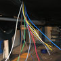 "Durchführtülle" im Bodenblech gesetzt und Kabel auf Länge angepasst