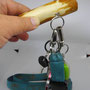 Magnet-Schlüsselhalter aus Holz, Beispiel mit Schlüsselbund am Magneten
