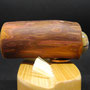 kurzer Magnetseifenhalter aus Holz, handgefertigt, mit Magnet und Schmuckstein, Seitenansicht links, auf Bürste (Beispiel)