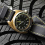 Band: Composite mit gelber Naht | Uhr: Aquadive Bathyscaphe 100 Bronze