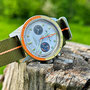 Band: Nato Matt »Mustang« | Uhr: Jaques Monnat Orange Boy Chrono