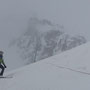 die Abfahrt im Nebel, Schneefall und bei Wind