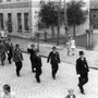 Festumzug 3. Schützenfesttag 1948 vor dem Bahnhofshotel