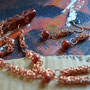 Chainmaille in Kupfer, kombiniert mit Brekzienjaspis und Jaspis rot
