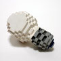 Low pixel CG 「Electric bulb?」　　　       2007  ceramic  4.5×4.5×9.0(cm)　　個人蔵