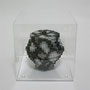 Low pixel CG 「POP ICON」 -sansai- (monochrome)　　　       2009  ceramic,Acryl box  15.0×15.0×15.0(cm)