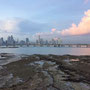 Abendstimmung mit Blick auf die Skyline von Panama City