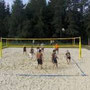 Beachvolleyball vor dem Haus